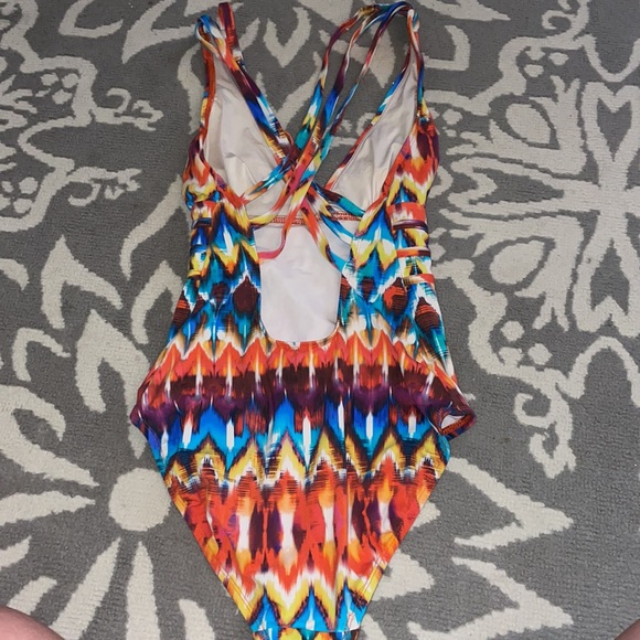 Beautiful one piece swim suit - Picture 2 of 3